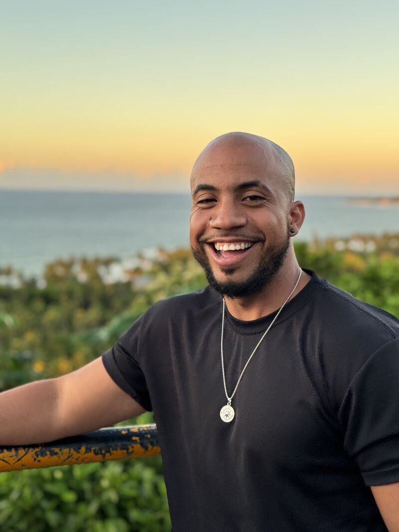 Yinajiro, bailarín dominicano de bachata y guía local en Cabarete